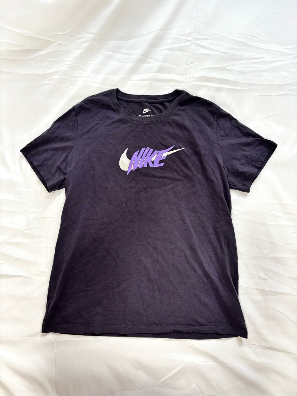 Nike Purple Swoosh Logo Graphic T-Shirt Size Medium